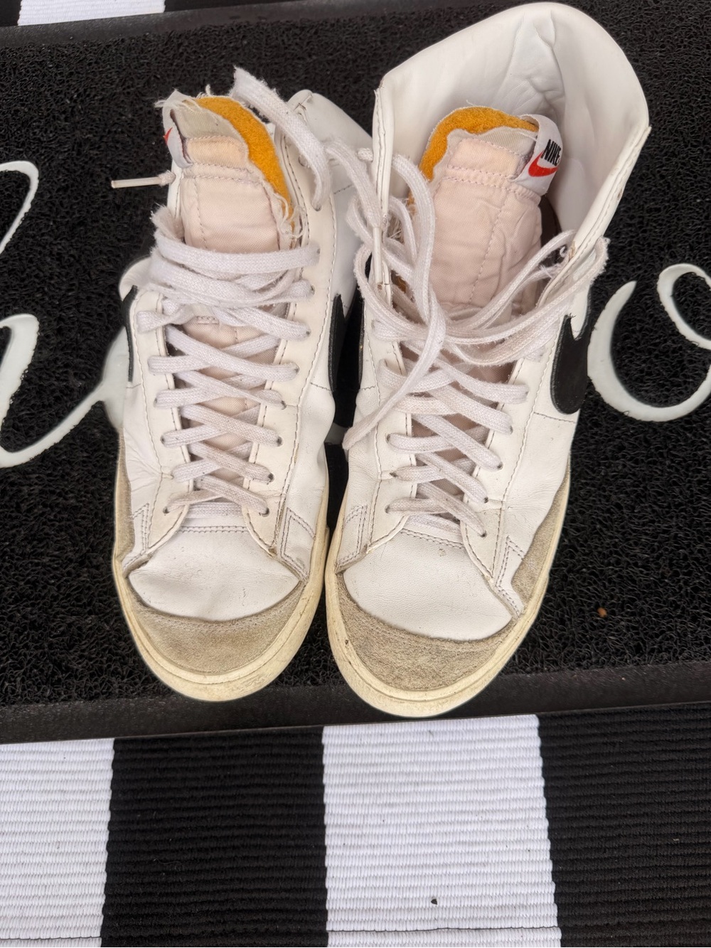 Nike Blazer Mid 77  Size 9 US White Black Training Athletic Retro Shoes